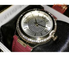 Женские часы с кристаллами Swarovski